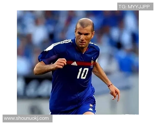 2000年足球巨星风云：从齐达内到罗纳尔多的辉煌岁月